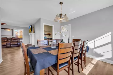 Dining - 276 Arbor Gate Dr, Cornelia, GA 30531 photo 4 of 5