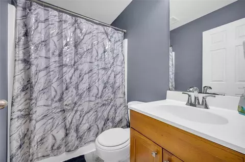 Bath - 276 Arbor Gate Dr, Cornelia, GA 30531 photo 1 of 4