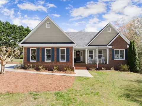 195 Featherwood Dr, Cornelia, GA 30531