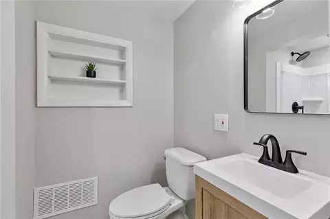 Bath - 3185 Laventure Dr, Chamblee, GA 30341 photo 2 of 3