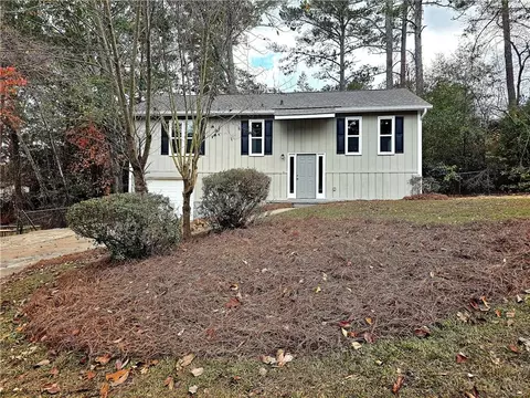 4232 Chickasaw Trl, Douglasville, GA 30135