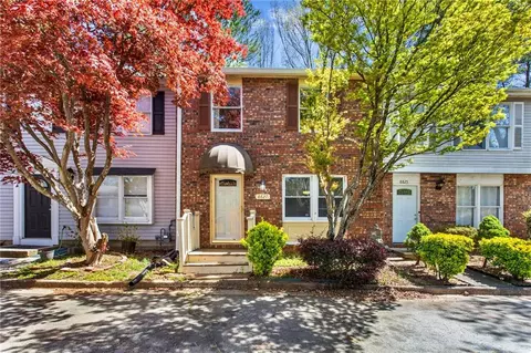 8827 Applegate Ln, Atlanta, GA 30350