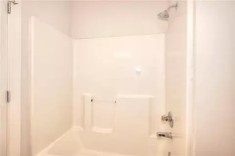 Bath - 120 Mill St #B, Monroe, GA 30655 photo 3 of 4
