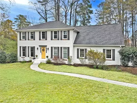 2480 Roxburgh Dr, Roswell, GA 30076