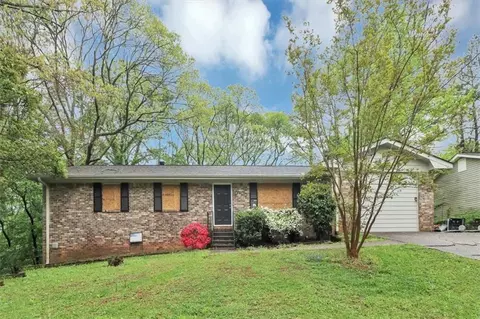 6884 Stephens Dr, Rex, GA 30273