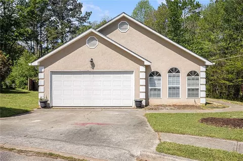165 Gingercake Ct, Fayetteville, GA 30214