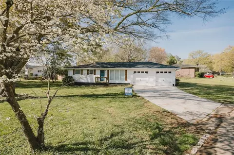 15 Van Tassel Dr SE, Lindale, GA 30147