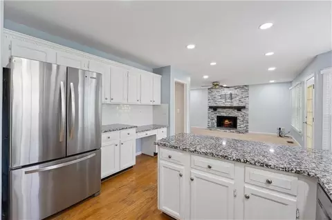 Kitchen - 1075 Pebble Bend Dr, Grayson, GA 30017 photo 2 of 3