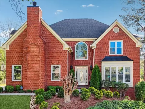 405 N Pine Dr, Alpharetta, GA 30022