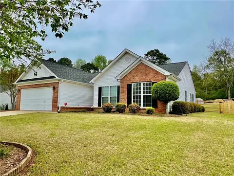 819 Custom Ln, Winder, GA 30680