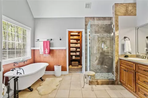 Bath - 2019 Windfield Dr, Monroe, GA 30655 photo 1 of 2