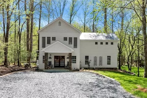 1040 Golden Ave, Dahlonega, GA 30533