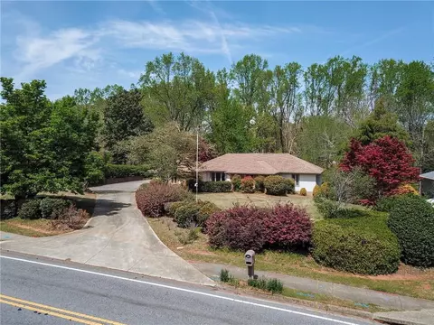 660 Hembree Rd, Roswell, GA 30076