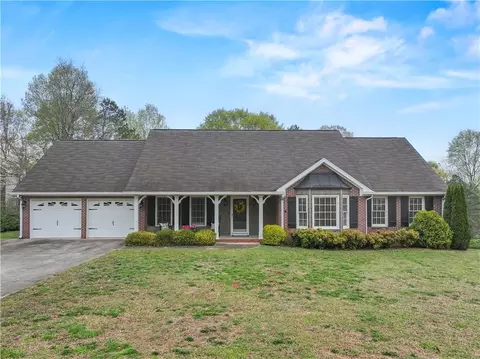 2904 Rivercrest Dr, Gainesville, GA 30507