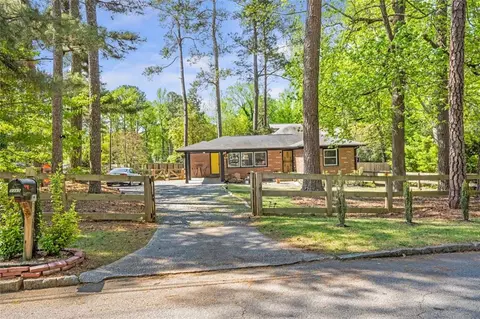 3385 Pinehill Dr, Decatur, GA 30032