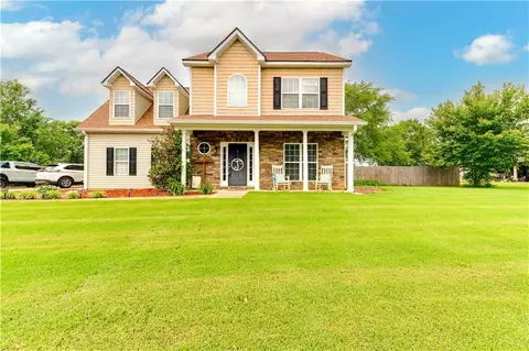121 Dawn Dr SE, Calhoun, GA 30701