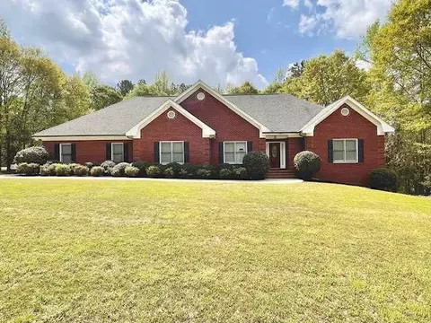 512 Clearwater Dr, Mcdonough, GA 30252