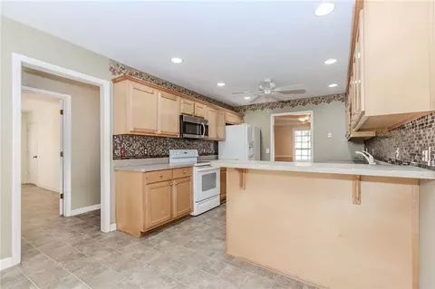Kitchen - 3643 Flat Run Dr, Bethlehem, GA 30620 photo 4 of 4
