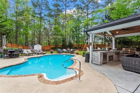 Exterior - 904 Beaumont Ct, Canton, GA 30114 photo 5 of 10