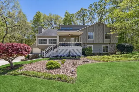 5533 Woodridge Ln, Douglasville, GA 30135