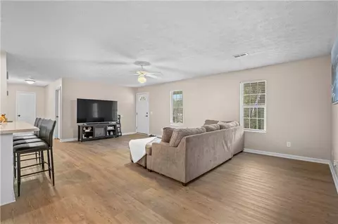 Living - 205 Quail Trl, Cornelia, GA 30531 photo 2 of 3