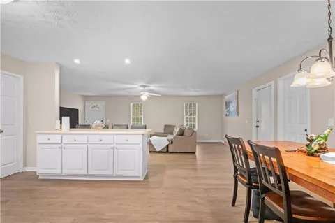 Entry Way - 205 Quail Trl, Cornelia, GA 30531 photo 3 of 3