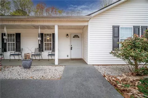 Exterior - 205 Quail Trl, Cornelia, GA 30531 photo 2 of 10
