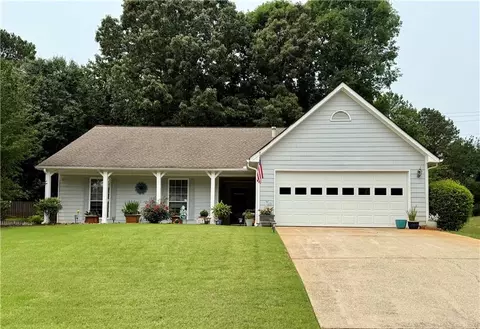1552 Longwood Dr, Lawrenceville, GA 30043