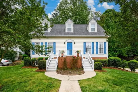 595 Long Oak Dr, Gainesville, GA 30501