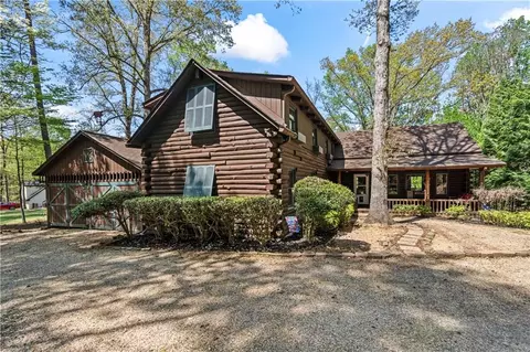 6661 Woodlake Dr, Flowery Branch, GA 30542