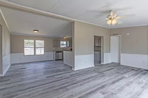 Living - 302 Arrlington Bnd, Byron, GA 31008 photo 1 of 3