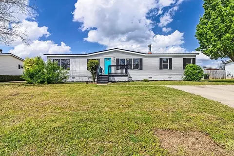 Exterior - 302 Arrlington Bnd, Byron, GA 31008 photo 6 of 7
