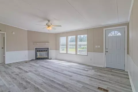 Living - 302 Arrlington Bnd, Byron, GA 31008 photo 3 of 3