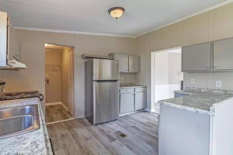 Kitchen - 302 Arrlington Bnd, Byron, GA 31008 photo 1 of 2