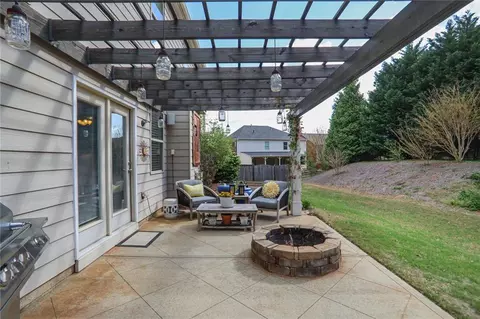Exterior - 415 Eldridge Dr, Suwanee, GA 30024 photo 4 of 8
