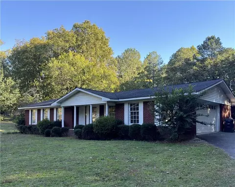 225 Woodland Dr, Calhoun, GA 30701
