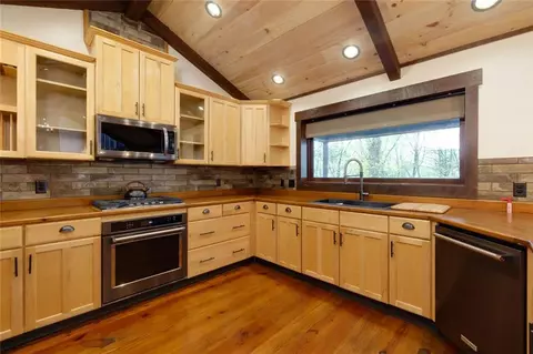 Kitchen - 56 Bee Tree Ridge Dr, Jasper, GA 30143 photo 3 of 6
