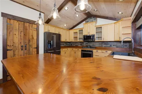 Kitchen - 56 Bee Tree Ridge Dr, Jasper, GA 30143 photo 4 of 6