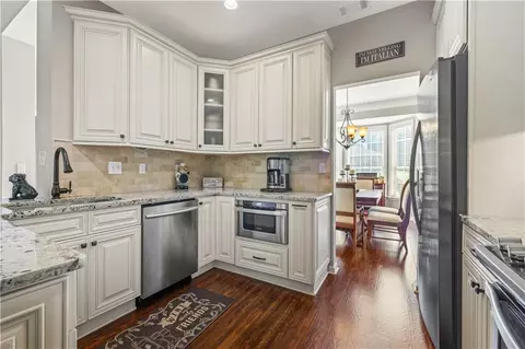 Kitchen - 155 Glenside Ln, Duluth, GA 30097 photo 4 of 6