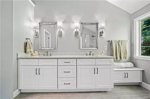 Bath - 155 Glenside Ln, Duluth, GA 30097 photo 1 of 6