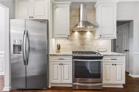 Kitchen - 155 Glenside Ln, Duluth, GA 30097 photo 3 of 6