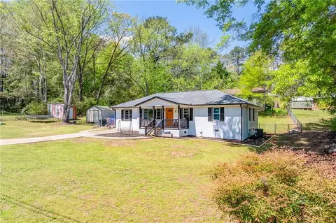 Exterior - 104 Pineview Dr, Monroe, GA 30655 photo 2 of 8