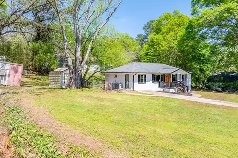 Exterior - 104 Pineview Dr, Monroe, GA 30655 photo 1 of 8