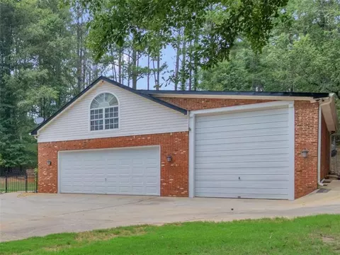 219 Riverbrook Ct, Mcdonough, GA 30252 photo 4