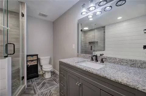 Bath - 300 Mini Rd SE, Rydal, GA 30171 photo 2 of 5