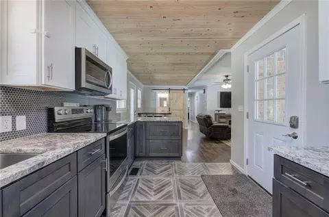 Kitchen - 300 Mini Rd SE, Rydal, GA 30171 photo 4 of 5