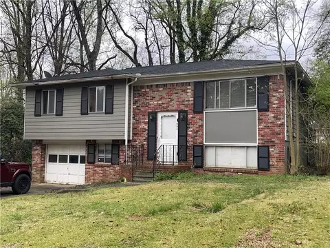 561 Santa Barbara Dr, Forest Park, GA 30297