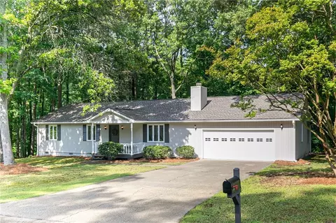 5819 Stonehaven Dr NW, Kennesaw, GA 30152