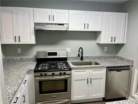 907 River Run Dr, Atlanta, GA 30350