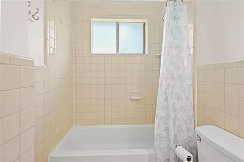 Bath - 262 E Main St, Rutledge, GA 30663 photo 2 of 3